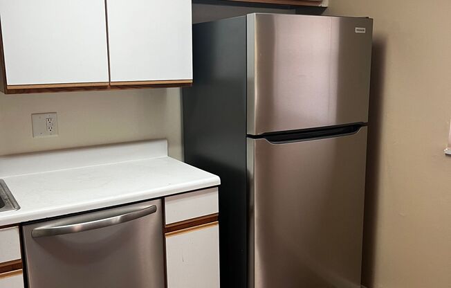 2 beds, 1 bath, 770 sqft, $1,595