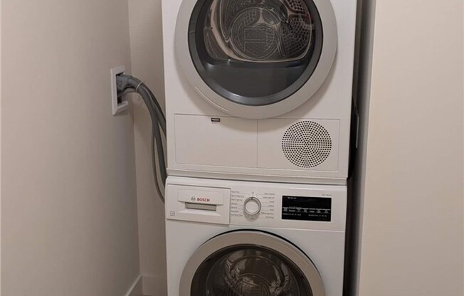 1 bed, 1 bath, 941 sqft, $3,000, Unit 922