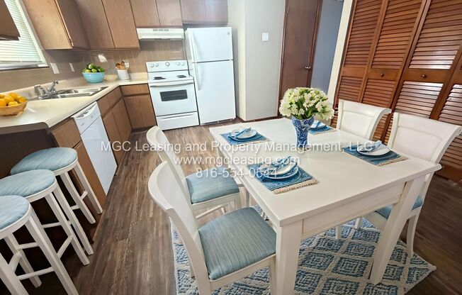 204-212 NW Woods Chapel Rd