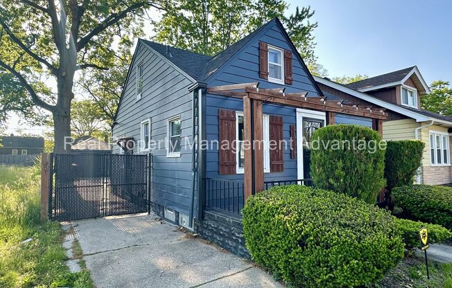 Beautifully Updated 3 Bedroom Bungalow Minutes from Livernois Ave of Fashion and Ferndale!