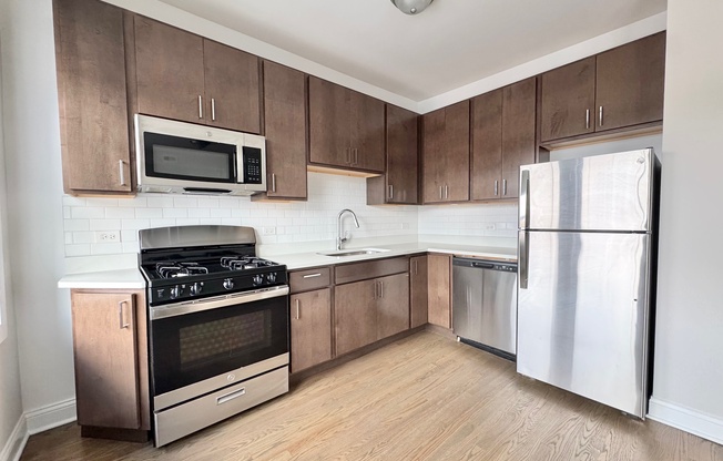 3409 W Fullerton Ave