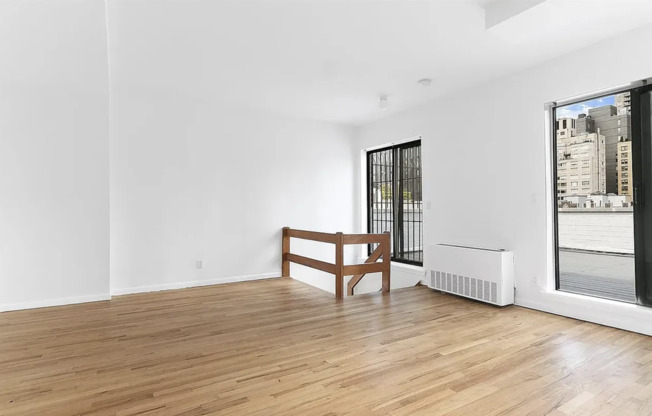 343 E 76 ST