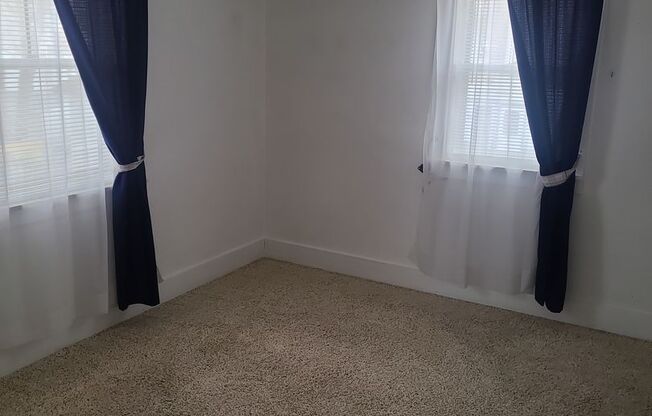 2 beds, 1 bath, $850, Unit 1017 Lee Unit #2