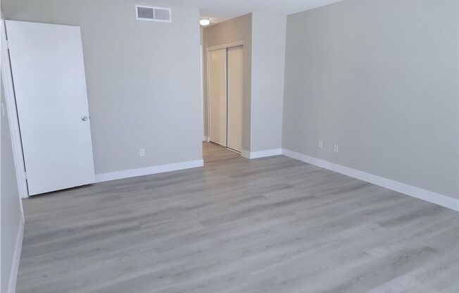 2 beds, 2 baths, $1,350, Unit Building 4