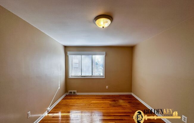 2 beds, 1 bath, $1,400, Unit # 102