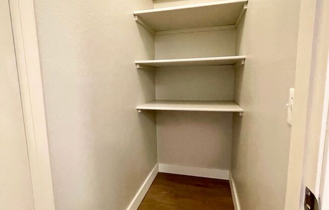 Studio, 1 bath, 480 sqft, $1,295, Unit 216