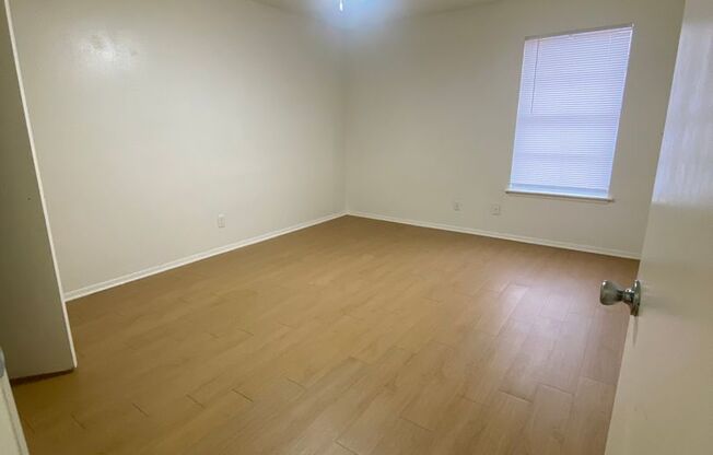 2 beds, 2 baths, 900 sqft, $1,099, Unit LAW11-316