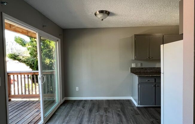 2 beds, 1 bath, 850 sqft, $1,300, Unit 15