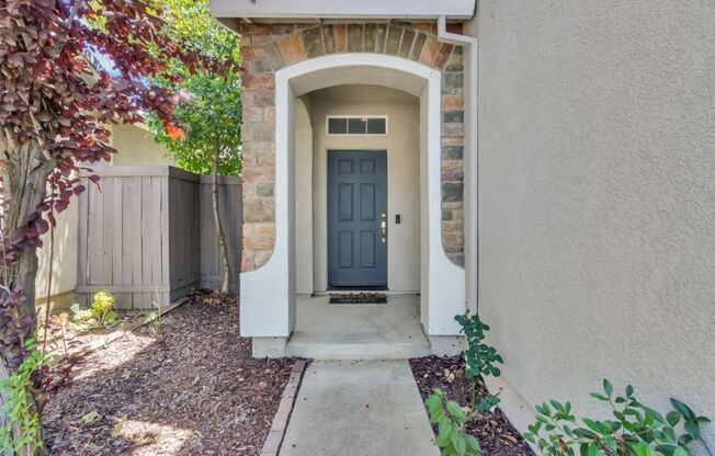 Beautiful 3 bed 2.5 bath in Natomas!