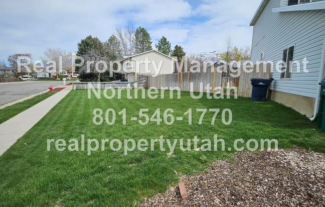 2 Bedroom 2.5 Bath Home in Harrisville Available!