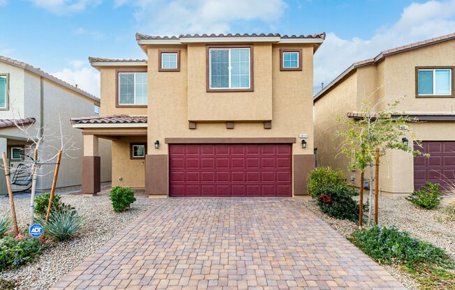 Gorgeous Gated 5 Bedroom Home in Aliante just minutes from 215