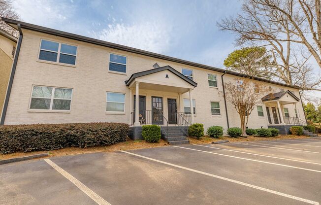 2 beds, 1 bath, 850 sqft, $1,350, Unit 26-C1