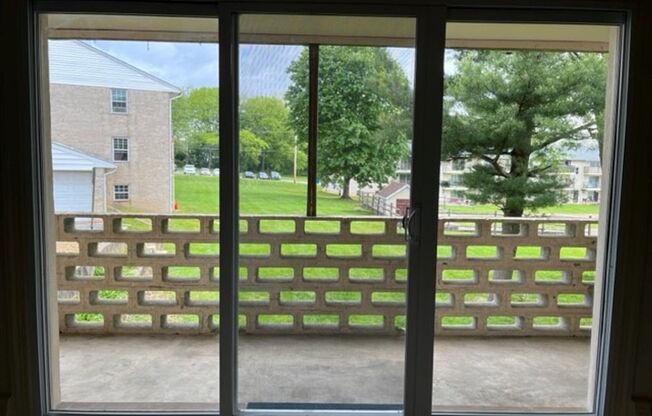 2 beds, 1 bath, 900 sqft, $1,525, Unit 123