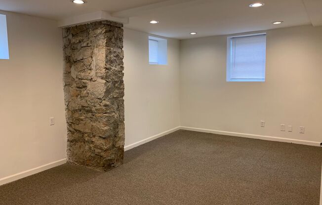 1 bed, 1 bath, 933 sqft, $1,250, Unit 212-A03
