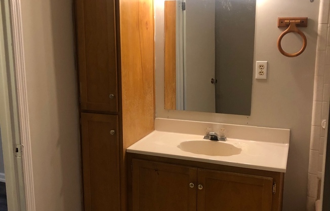 2 beds, 1 bath, $1,300