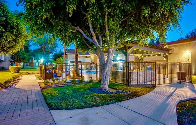 Courtyard With Green Space at Pacific Trails Luxury Apartment Homes, Covina