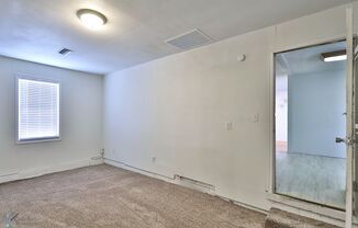 3 beds, 1 bath, $1,095