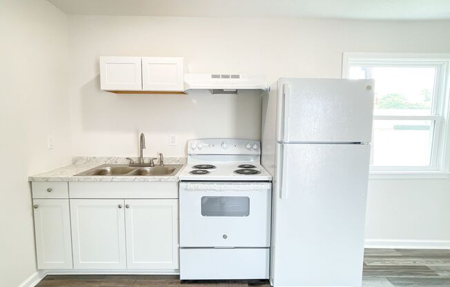 Studio, 1 bath, 480 sqft, $795, Unit Unit 12