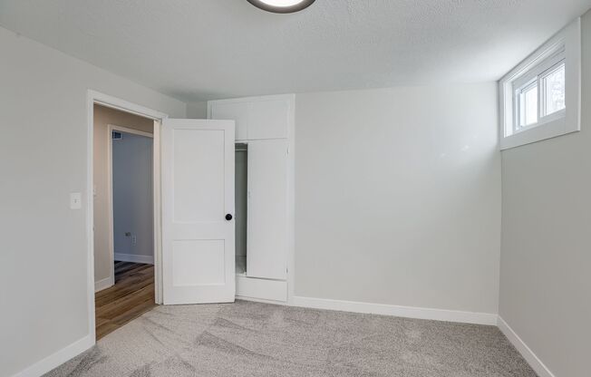 2 beds, 1 bath, $1,100