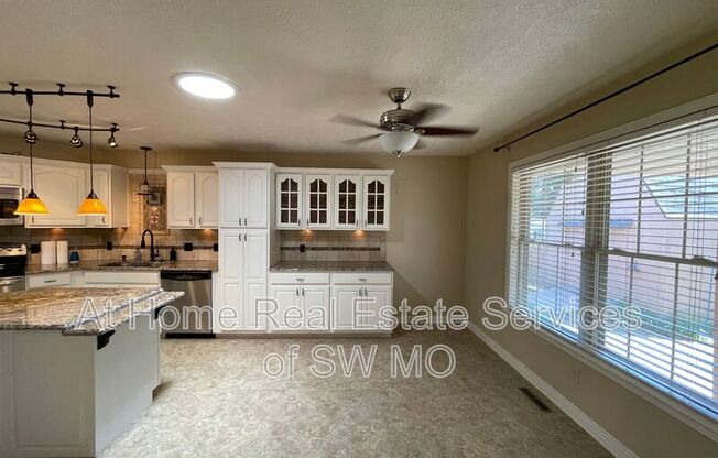 605 N CLOVER CT