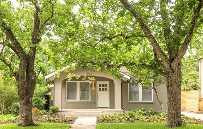 Immaculately remodeled 3/2 Craftsman bungalow across from Menil Collection