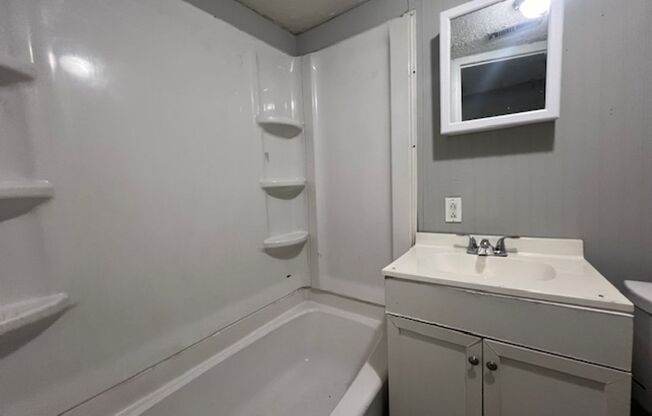 3 beds, 1 bath, $1,050