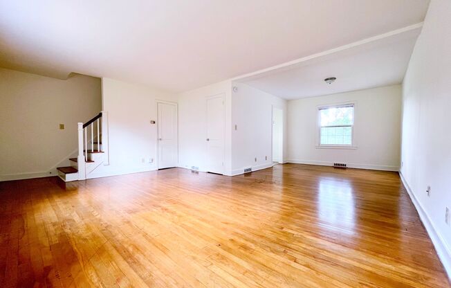 2 beds, 1 bath, 1,100 sqft, $995, Unit 822WB