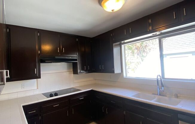 3 beds, 2 baths, 1,800 sqft, $4,195, Unit 04