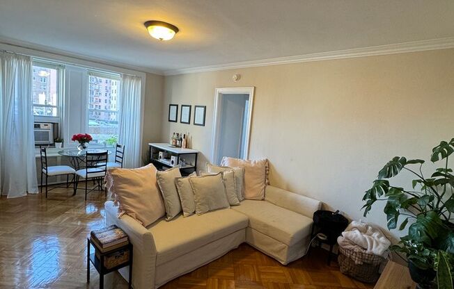 415 W Fullerton Pkwy