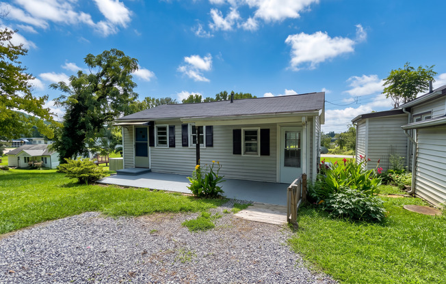Spacious 1-Bedroom Apartment in Lenoir – $1,000/Month