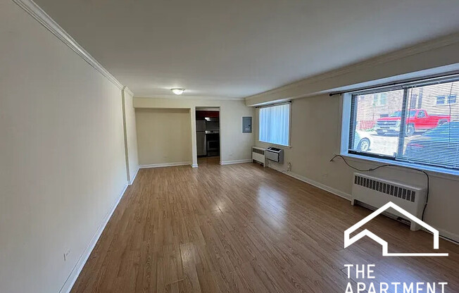 2704 W LUNT
