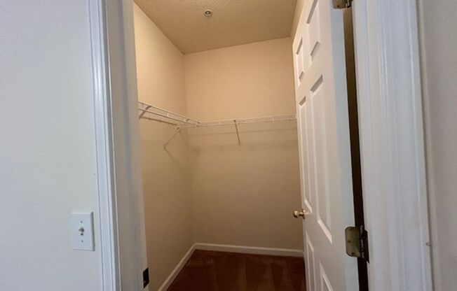 2 beds, 2 baths, $1,300, Unit 1206 Claridge Dr