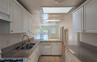 712 VERNON AVE