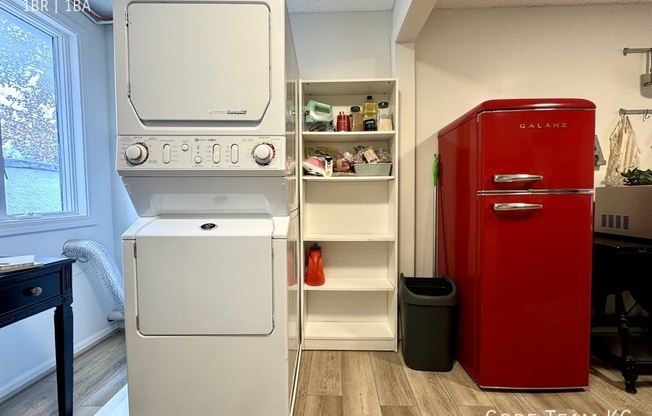 1207 W 47 ST