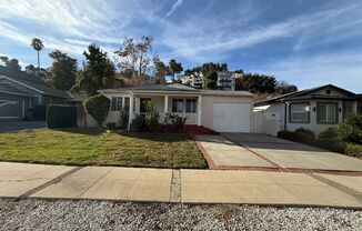 2 bed, 1 bath home in Woodland Hills