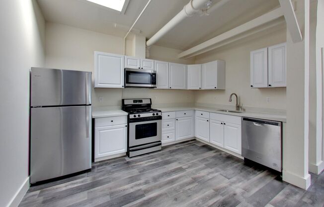 1 bed, 1 bath, $1,995, Unit Unit 105