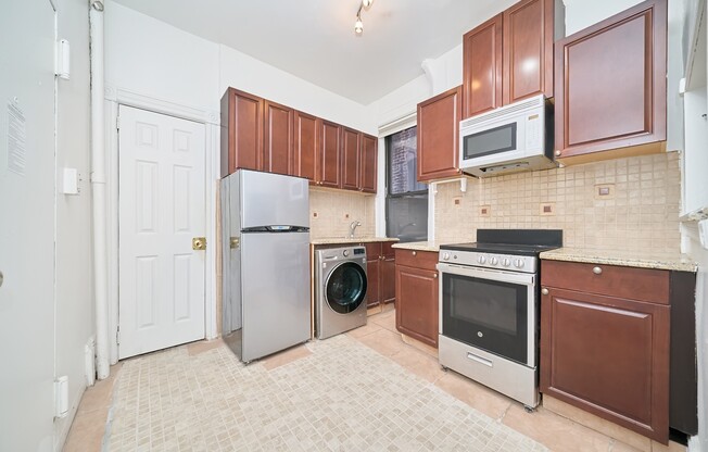 2 beds, 1 bath, $3,750, Unit 4R