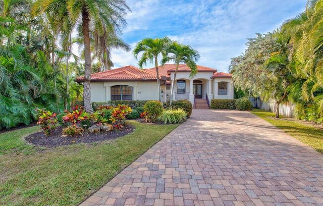 Annual fully furnished4 bed/3 bath house available  in Siesta Key for $11,000 a month