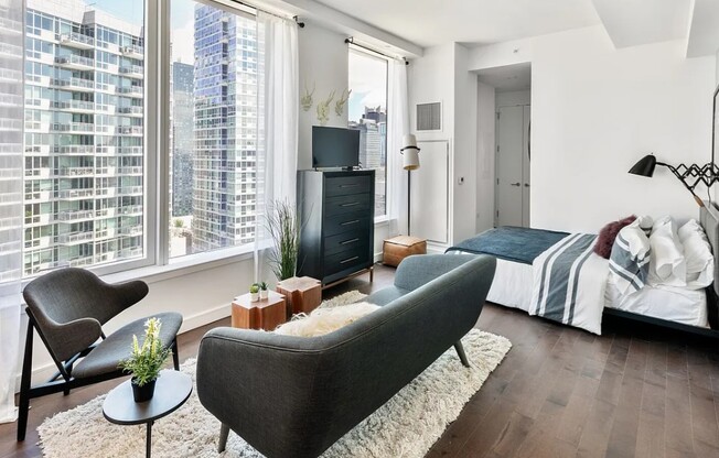 511 W 36 ST