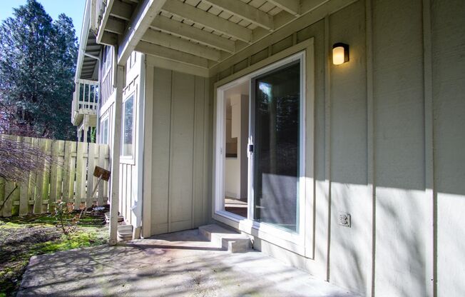 2 beds, 1 bath, 940 sqft, $1,395, Unit 109