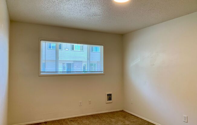 2 beds, 1 bath, 925 sqft, $1,470, Unit 2