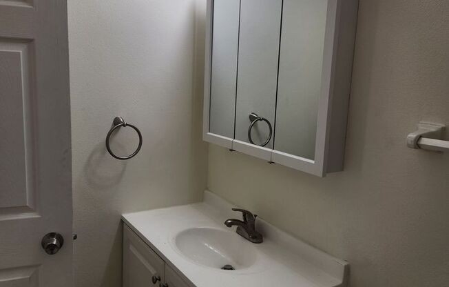 3 beds, 1.5 baths, 1,100 sqft, $1,500, Unit 3247