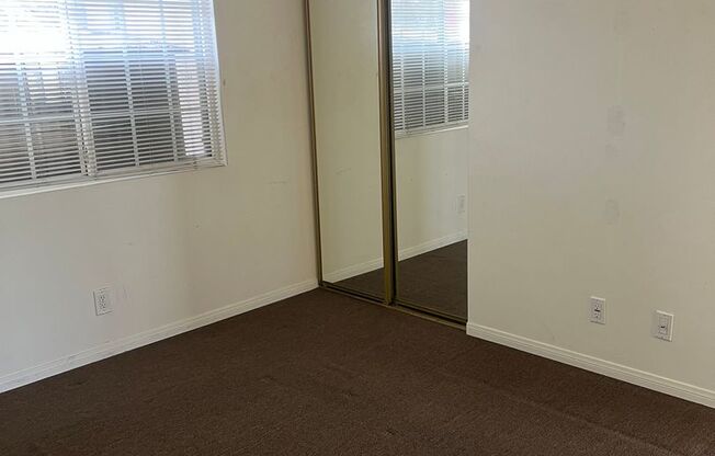 2 beds, 1 bath, $2,895, Unit 16030 Saticoy St.