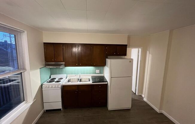 1 bed, 1 bath, 475 sqft, $785, Unit 2 R