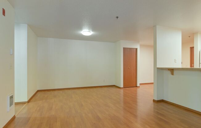 3 beds, 2 baths, $2,400, Unit 208