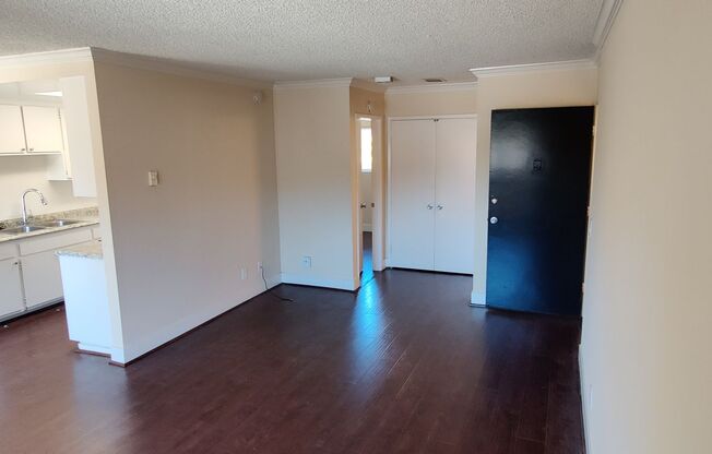 2030 CYPRESS AVE
