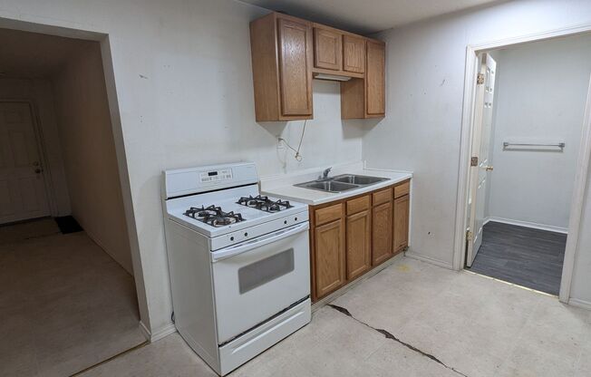 1 bed, 1 bath, $500, Unit 1