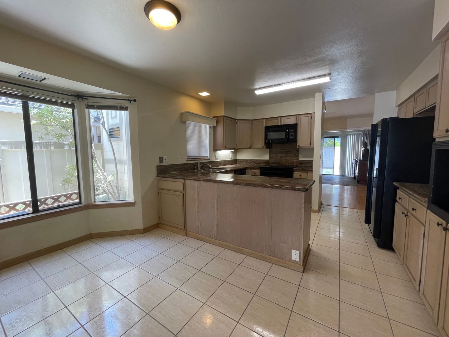 $3,100 Mililani Pinnacle, 2BR/2.5BA, Garage and Yard. Available "As Is" Now.