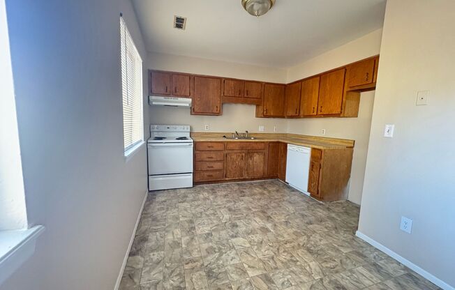 2 beds, 1 bath, $1,195, Unit Bowden Unit B