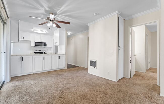 2 beds, 1 bath, 876 sqft, $2,695, Unit E107